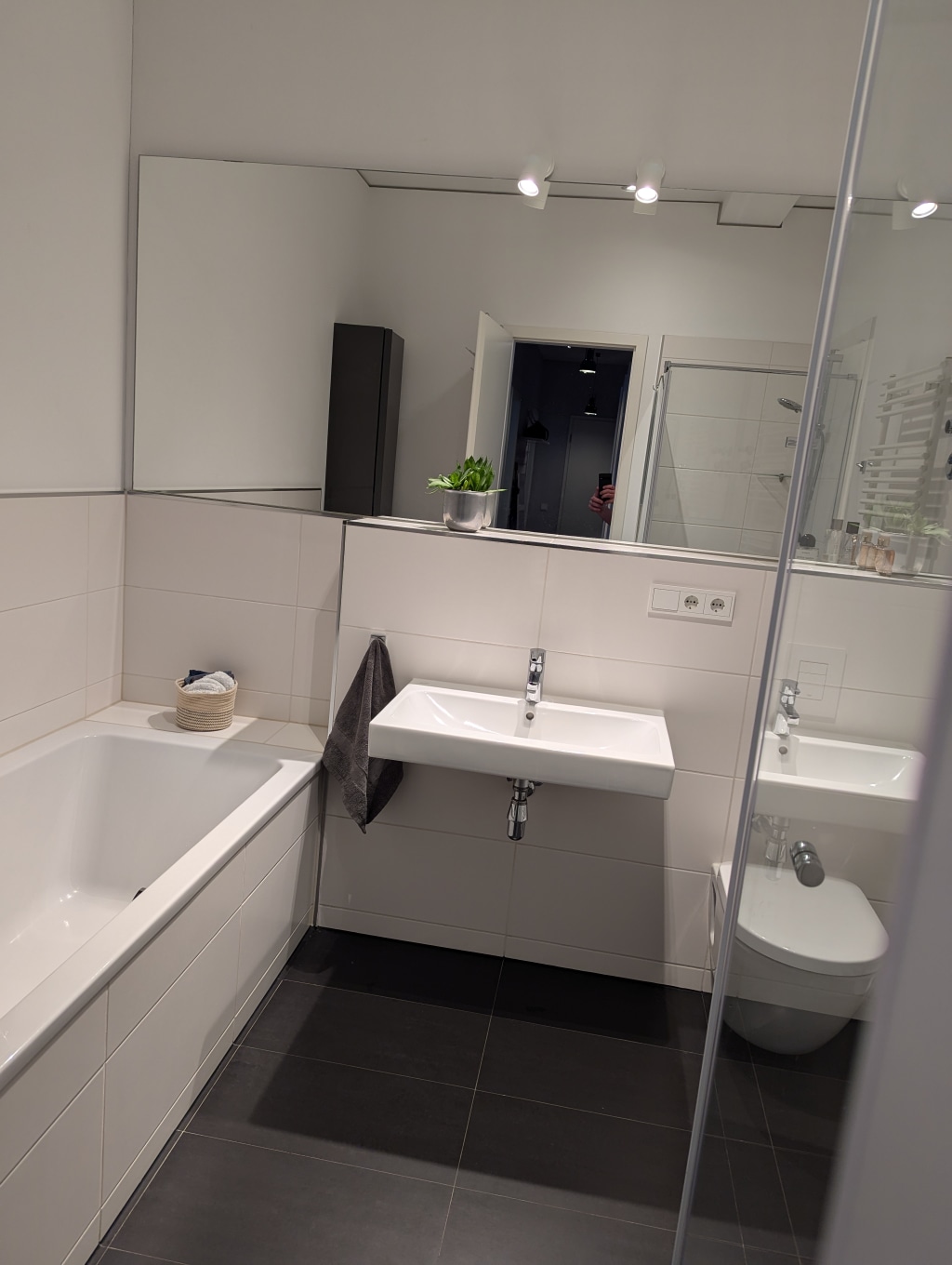 Rent 3 rooms apartment Berlin | Entire place | Berlin | Großzügige möblierte 4-Zimmer-Wohnung im trendigen Friedrichshain-Kreuzberg | Hominext