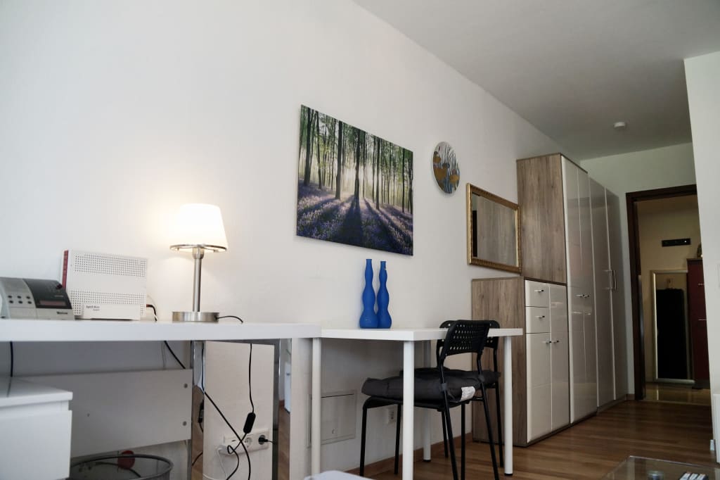 Miete 1 Zimmer Wohnung Düsseldorf | Ganze Wohnung | Düsseldorf | Luxus Wohnen mit Pool und Sauna | Hominext