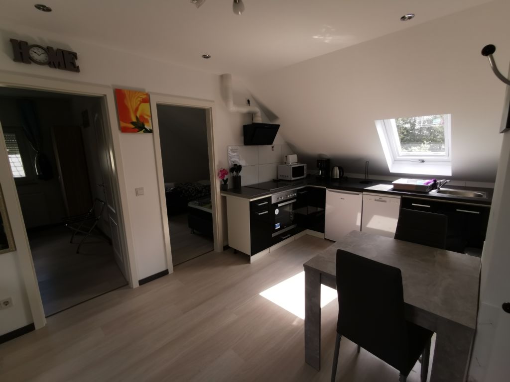 Rent 2 rooms apartment Köln | Entire place | Köln | 3-Zimmer Wohnung in der Nähe vom Flughafen | Hominext