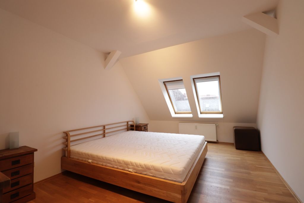 Miete 2 Zimmer Wohnung Berlin | Ganze Wohnung | Berlin | Möbliertes DG-Apartment! Terrasse, EBK, Gäste-WC! | Hominext