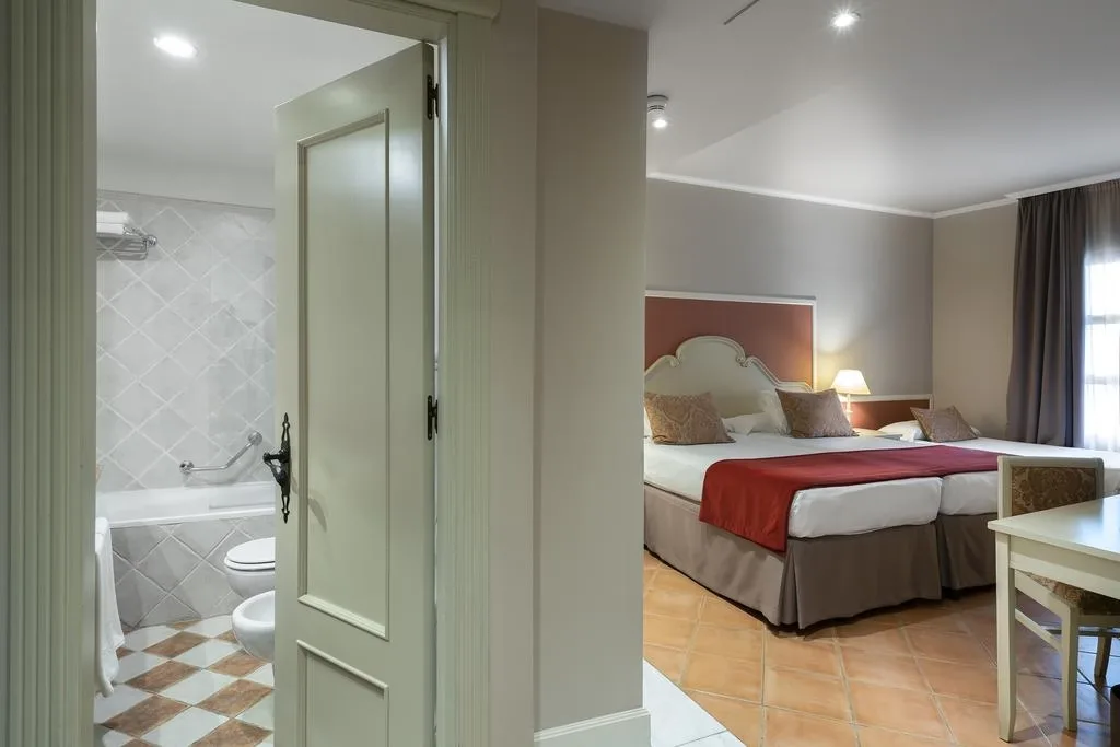 Superior double room in a Hotel in Sevilla - UBK-205964 - Superior double room in a Hotel in Sevilla