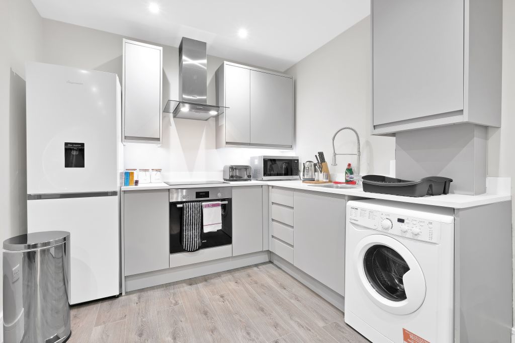 02- 2 Bedroom Luxury Apt. with Parking in Shepperton - UBK-541516 - 02- 2 Bedroom Luxury Apt. with Parking in Shepperton