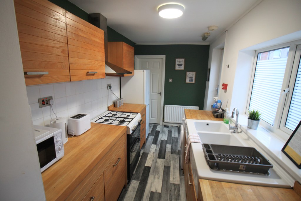 3 bedroom flat with a Free Parking - UBK-333436 - 3 bedroom flat with a Free Parking