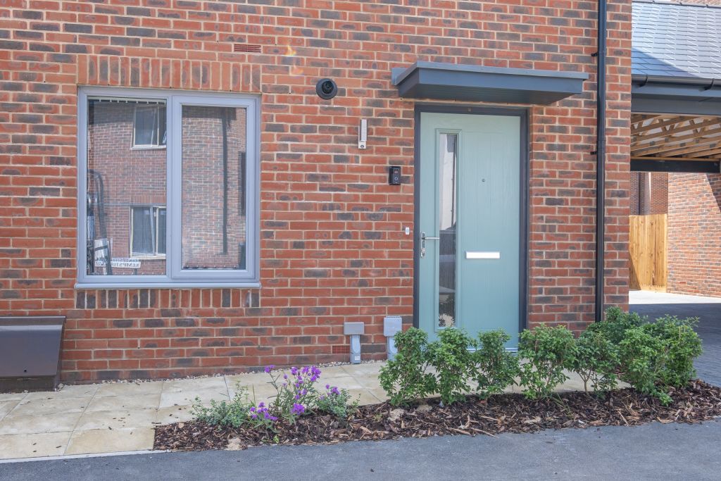 Modern 5 Bedroom 3 Bathroom Serviced House Aylesbury with parking - UBK-685420 - Modern 5 Bedroom 3 Bathroom Serviced House Aylesbury with parking