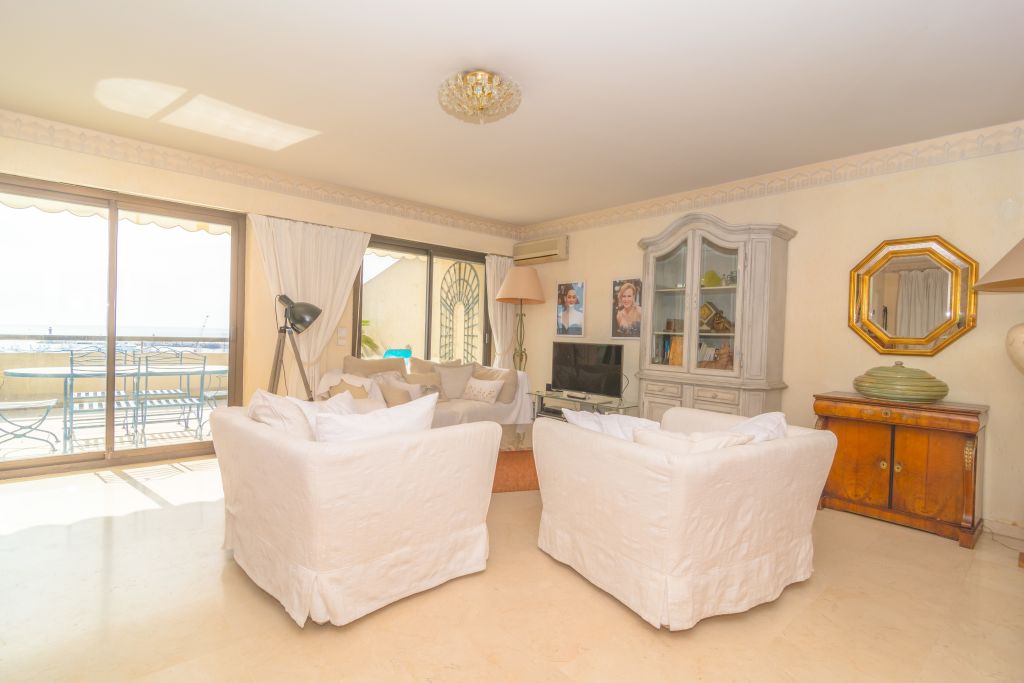 Cannes Stunning 3 BR flat with 50 sqm terrace overlooking the Bay & harbor. - UBK-123308 - Cannes Stunning 3 BR flat with 50 sqm terrace overlooking the Bay & harbor.