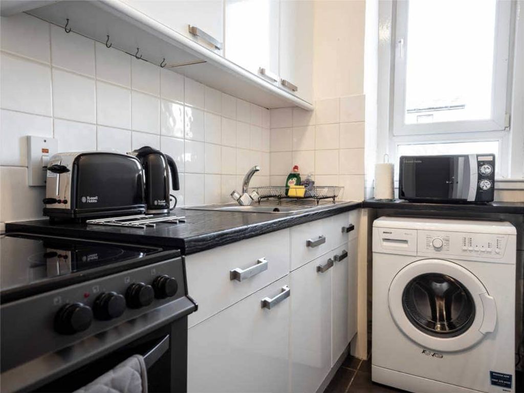 Modern apartment is a short walk from Dundee University, - UBK-465241 - Modern apartment is a short walk from Dundee University,