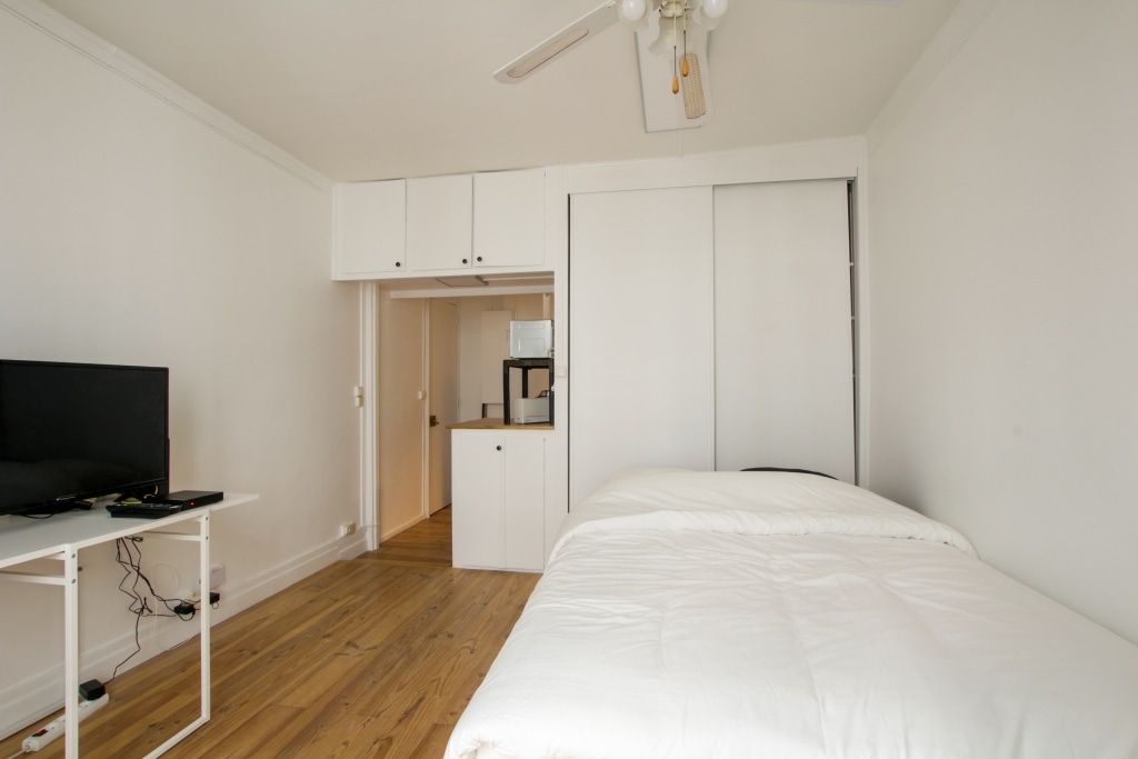 Modern studio in Marais, Paris. - UBK-639680 - Modern studio in Marais, Paris.