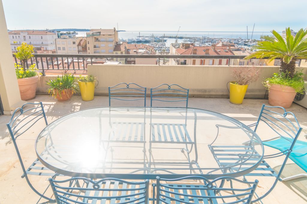 Cannes Stunning 3 BR flat with 50 sqm terrace overlooking the Bay & harbor. - UBK-123308 - Cannes Stunning 3 BR flat with 50 sqm terrace overlooking the Bay & harbor.