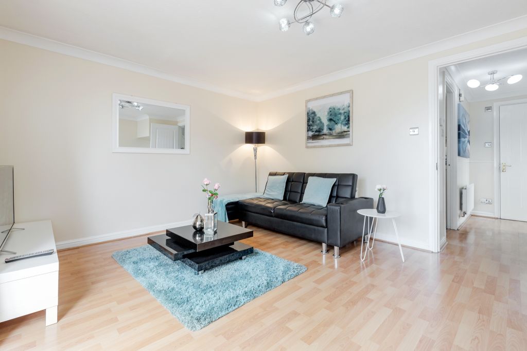 Family-Friendly 3 Bed/ 2.5 Bath En-suite House ?Large Rear Garden?Allocated parking? - GBP-689437 - Family-Friendly 3 Bed/ 2.5 Bath En-suite House ☆Large Rear Garden☆Allocated parking☆