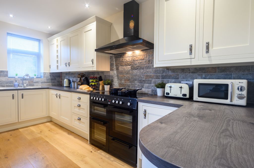 Newly refurbished 3 bed semi detached house in a quiet area of Newport - UBK-549532 - Newly refurbished 3 bed semi detached house in a quiet area of Newport