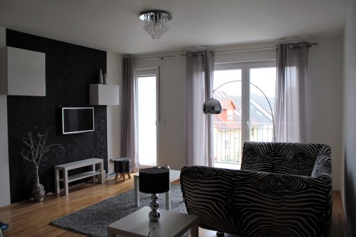 Rent 3 rooms apartment Frankfurt am Main | Entire place | Frankfurt am Main | 4 Room Business Maisonette Wohnung über 2 Etagen mit 2 Bädern, Fussbodenheizung, Tiefgaragenplatz und Balkon | Hominext