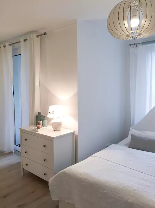 Rent 1 room apartment Köln | Entire place | Köln | Modernisiertes Apartment in der Friesenstrasse im Herzen Kölns | Hominext