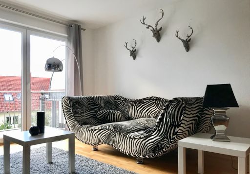 Rent 3 rooms apartment Frankfurt am Main | Entire place | Frankfurt am Main | 4 Room Business Maisonette Wohnung über 2 Etagen mit 2 Bädern, Fussbodenheizung, Tiefgaragenplatz und Balkon | Hominext