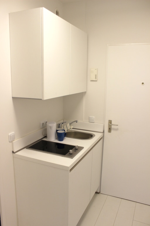 Rent 1 room apartment Köln | Entire place | Köln | Helles Apartment nahe der Kölner Innenstadt zum tollen Preis ! | Hominext