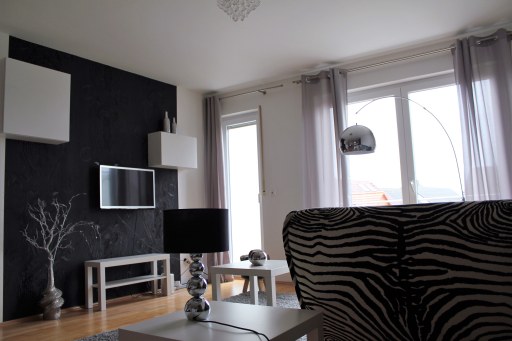 Rent 3 rooms apartment Frankfurt am Main | Entire place | Frankfurt am Main | 4 Room Business Maisonette Wohnung über 2 Etagen mit 2 Bädern, Fussbodenheizung, Tiefgaragenplatz und Balkon | Hominext