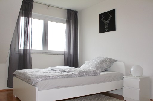 Miete 3 Zimmer Wohnung Frankfurt am Main | Ganze Wohnung | Frankfurt am Main | 4 Room Business Maisonette Wohnung über 2 Etagen mit 2 Bädern, Fussbodenheizung, Tiefgaragenplatz und Balkon | Hominext