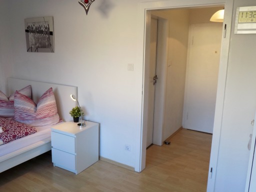 Rent 1 room apartment Düsseldorf | Entire place | Düsseldorf | Düsseldorf: Zentral mit separater Küche und Balkon | Hominext