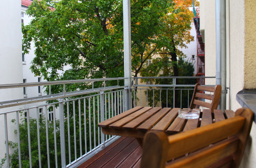 Miete 1 Zimmer Wohnung Berlin | Ganze Wohnung | Berlin | TOP Studio Apartment, ruhige Bestlage im Prenzlauer Berg, großer Balkon, 50000 DSL Internet, Smart TV , Dielenboden + hohe Altbau Decken, einziehen + wohlfühlen ! | Hominext