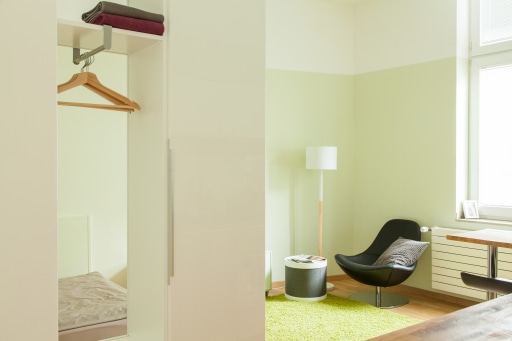 Miete 1 Zimmer Wohnung Köln | Ganze Wohnung | Köln | Geräumiges Studio-Apartment | Hominext