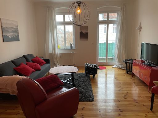 Rent 1 room apartment Berlin | Entire place | Berlin | Individuelle Altbauwohnung mit Kamin und wie Balkonen in zentraler Wohnlage | Hominext