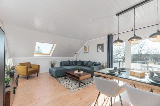 Miete 2 Zimmer Wohnung Filderstadt | Ganze Wohnung | Filderstadt | Stylische 3-Zimmer-Wohnung mit zwei Schlafzimmern, Balkon und PKW-Stellplatz in Filderstadt-Harthausen.