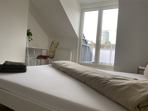 Miete 2 Zimmer Wohnung Düsseldorf | Ganze Wohnung | Düsseldorf | Wunderschöne und liebevoll 3 Zimmer Dachwohnung  in Düsseldorf | Hominext