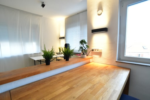 Rent 2 rooms apartment Stuttgart | Entire place | Stuttgart | Sonnendurchflutete 5-Zimmer-Wohnung in ruhiger Lage mit großem Südbalkon, Blick ins Grüne | Hominext