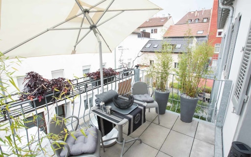 Rent 1 room apartment Stuttgart | Entire place | Stuttgart | Offenes Wohnen in 2 Zimmern - Bad mit Badewanne - Großer Balkon | Hominext