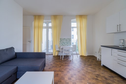 Rent 2 rooms apartment Berlin | Entire place | Berlin | Schöne helle 3-Zimmer Wohnung mit Balkon am Hermannplatz | Hominext