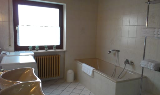 Rent 2 rooms apartment Bietigheim-Bissingen | Entire place | Bietigheim-Bissingen | Exklusive Wohnung in toller Lage | Hominext