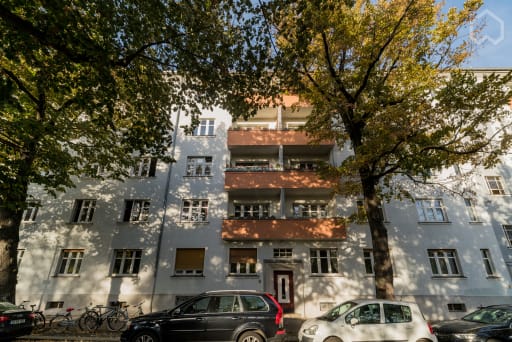 Rent 2 rooms apartment Berlin | Entire place | Berlin | Renovierte Premium-Wohnung mit Terrasse in Neukölln | Hominext