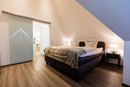 Miete 2 Zimmer Wohnung Bad Zwischenahn | Ganze Wohnung | Bad Zwischenahn | Honeymoon Nr. 3 Penthousewohnung am See für bis zu 6 Personen, Balkon, Sauna | Hominext