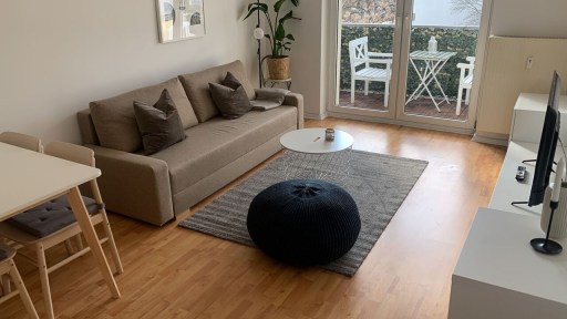 Rent 1 room apartment Berlin | Entire place | Berlin | Wunderschoene 2-Zimmer Wohnung mit Balkon; in ruhiger, gruener Lage