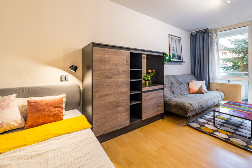 Rent 1 room apartment Köln | Entire place | Köln | Nahe der Kölnmesse: Neu möbliertes, sonniges Studio mit Balkon & Parkplatz + KOSTENLOSEM Netflix | Hominext