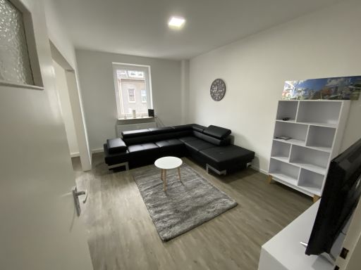 Rent 2 rooms apartment Oberhausen | Entire place | Oberhausen | topsanierte Wohnung - kompl. Etage - im Zentrum