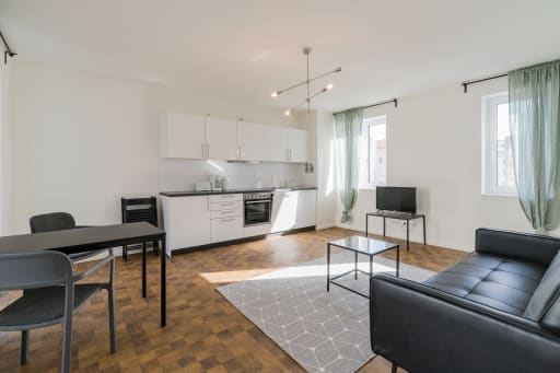 Rent 2 rooms apartment Berlin | Entire place | Berlin | Schöne helle 3-Zimmer Wohnung mit Balkon am Hermannplatz | Hominext