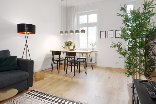 Rent 1 room apartment Berlin | Entire place | Berlin | Bestlage im Winskiez: Lichtdurchflutete Wohnung perfekt für Paare und Singles mit Blick auf den Alex | Hominext