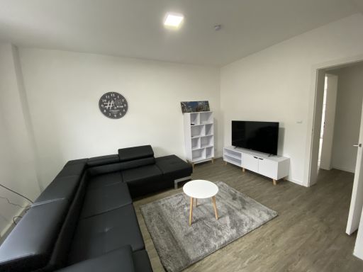 Rent 2 rooms apartment Oberhausen | Entire place | Oberhausen | topsanierte Wohnung - kompl. Etage - im Zentrum | Hominext