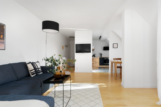 Rent 2 rooms apartment Berlin | Entire place | Berlin | Bestlage im schönen Winskiez: Helle Dachgeschoss-Maisonnette Wohnung mit viel Platz und Licht | Hominext