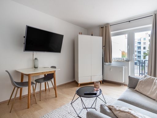 Rent 1 room apartment Magdeburg | Entire place | Magdeburg | Magdeburg Breiter Weg Suite mit Balkon | Hominext