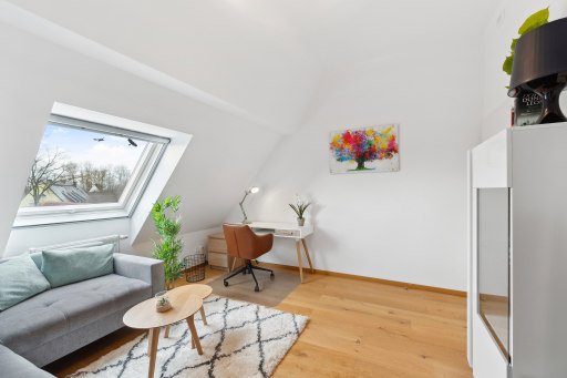 Rent 1 room apartment Weichering | Entire place | Weichering | Helle Dachgeschosswohnung - in der Natur und doch stadtnah | Hominext