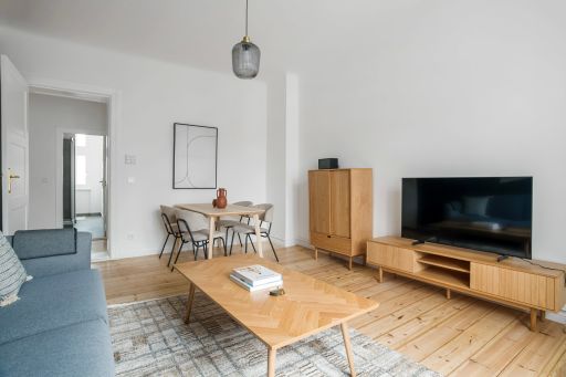 Rent 2 rooms apartment Berlin | Entire place | Berlin | Vollsanierte moderne 3 Zi. Wohnung in Neukölln mit einem großen schönen Park direkt bei der Wohnung. | Hominext