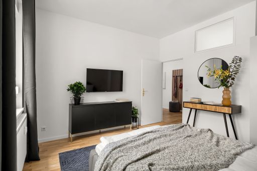 Rent 1 room apartment Berlin | Entire place | Berlin | Durchdacht gestaltete moderne Wohnung mit einem Schlafzimmer, Wohnzimmer und Arbeitsbereich in Neukölln | Hominext