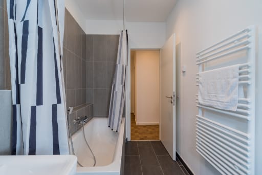 Rent 2 rooms apartment Berlin | Entire place | Berlin | Schöne helle 3-Zimmer Wohnung mit Balkon am Hermannplatz | Hominext