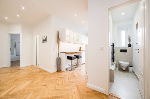 Rent 2 rooms apartment Berlin | Entire place | Berlin | Frisch sanierte Wohnung mit Balkon