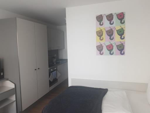 Rent 1 room apartment Berlin | Entire place | Berlin | Super Saver Studio TRAM