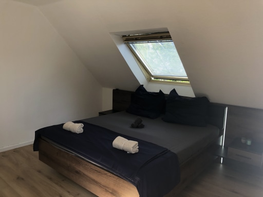 Rent 2 rooms apartment Köln | Entire place | Köln | Geräumige Haushälfte mit riesigem Garten im grünen Köln-Brück, Gute Anbindung an Flughafen, Messe und Innenstadt | Hominext