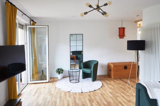 Rent 2 rooms apartment Ludwigshafen am Rhein | Entire place | Ludwigshafen am Rhein | Work From Home, 2 Schlafzimmer, in der Nähe von BASF mit großem Balkon und kostenlosen Parkplätzen, Highspeed-Internet und Netflix | Hominext