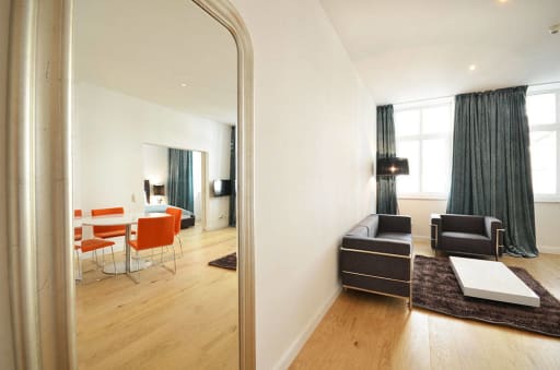 Miete 1 Zimmer Wohnung Frankfurt am Main | Ganze Wohnung | Frankfurt am Main | Elegante und voll möblierte Business-Wohnung mit 1 Schlafzimmer in Frankfurt am Main bei Mainufer # 6080 | Hominext