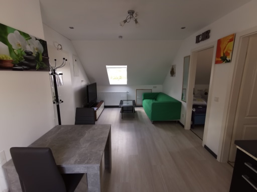 Rent 2 rooms apartment Köln | Entire place | Köln | 3-Zimmer Wohnung in der Nähe vom Flughafen | Hominext